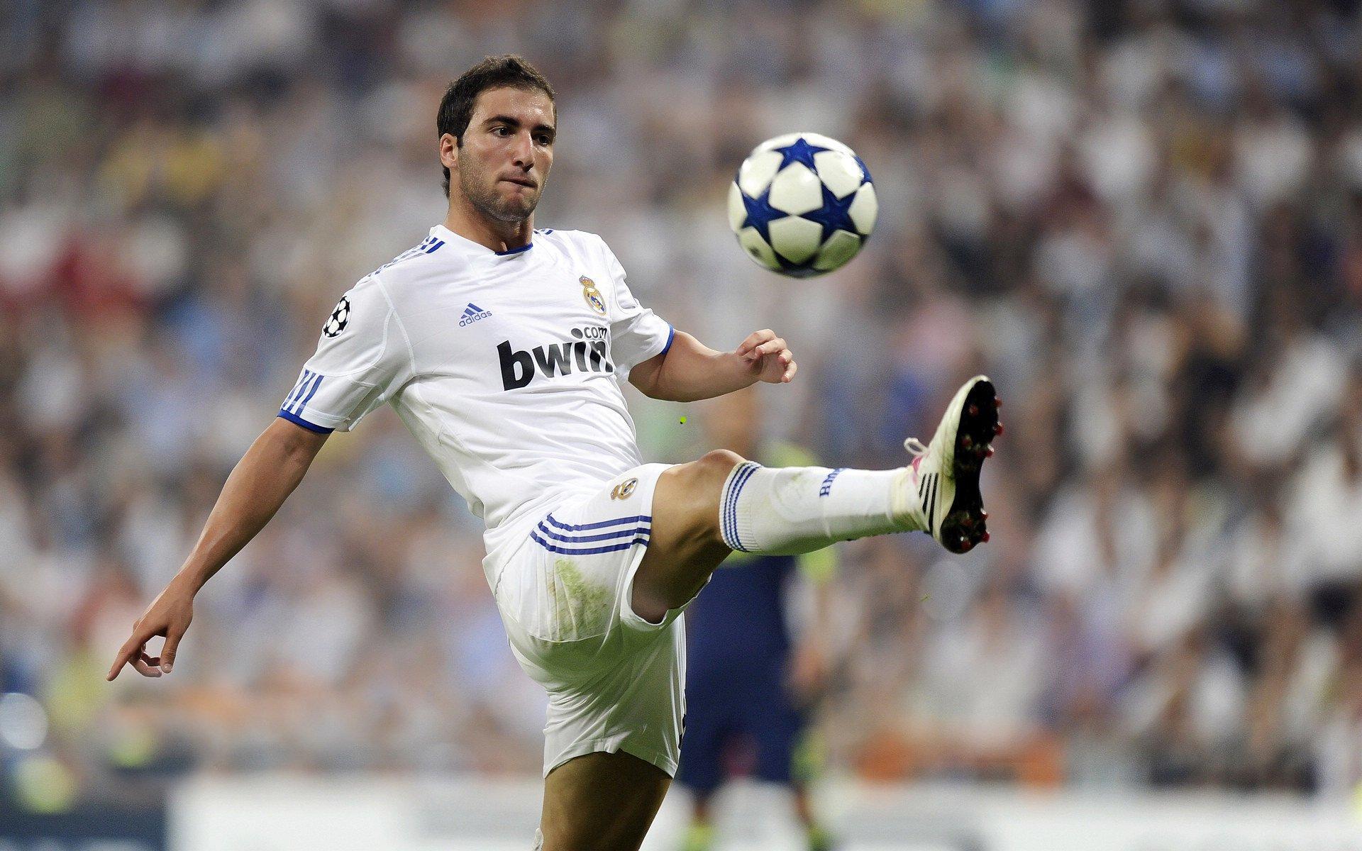 沙特主帅盛赞C罗，世界杯拥有他是一大幸事，传奇不朽仍不可思议